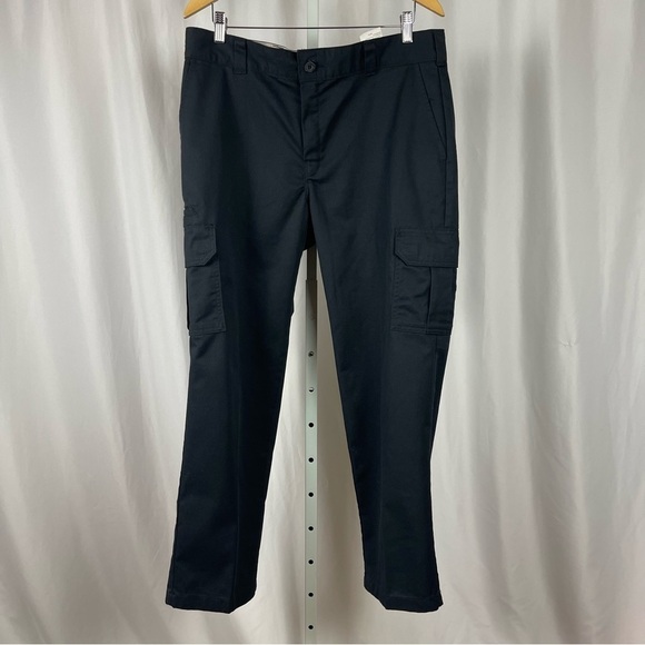 Dickies 36 x 30 Regular Straight Cargo Pants Workwear Restaurant Business Office - Picture 1 of 8